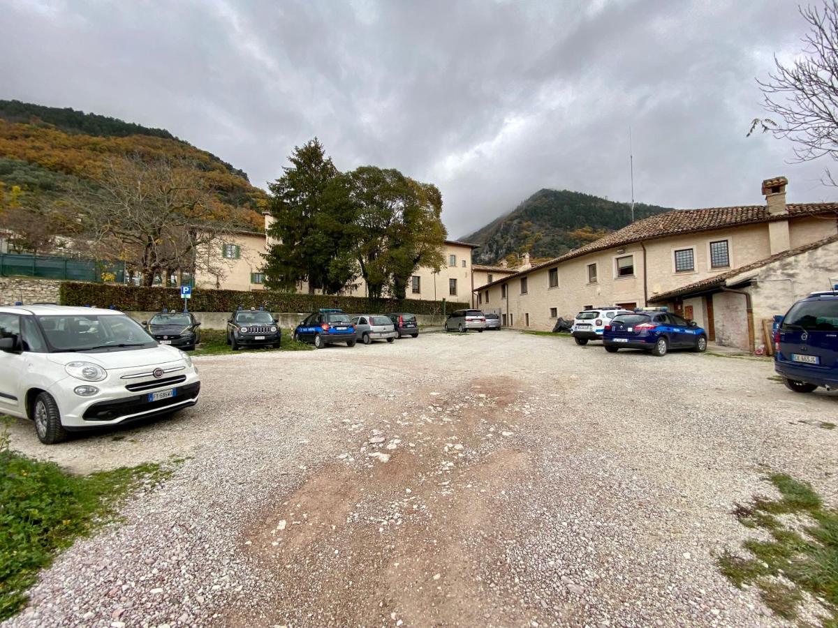 Red House Apartment Gubbio Exterior photo