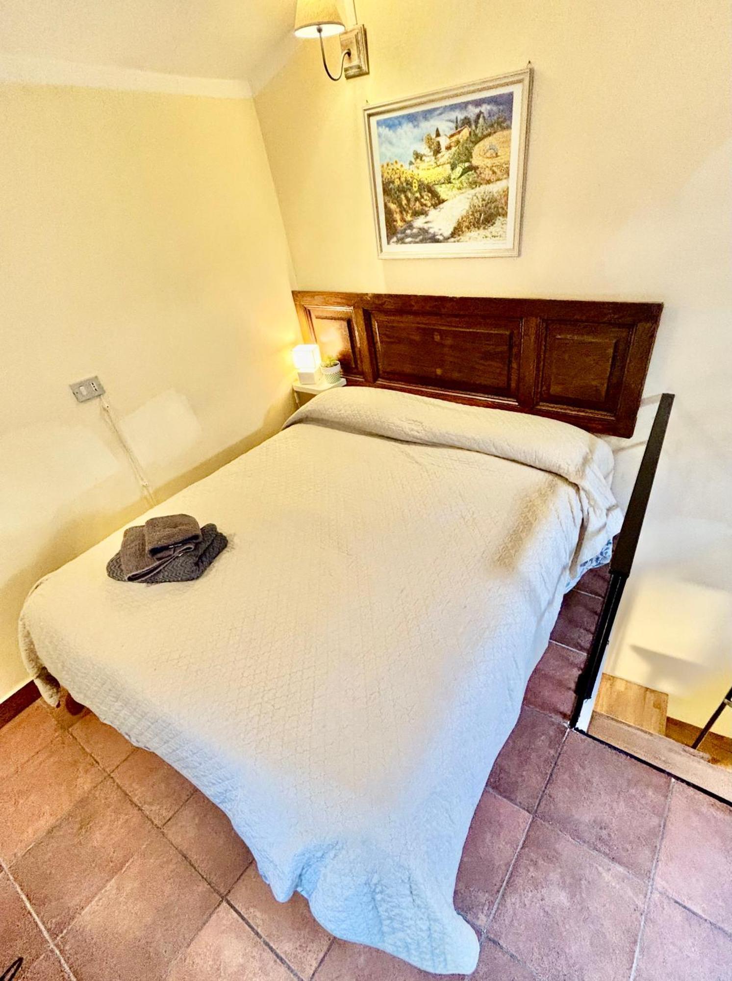 Red House Apartment Gubbio Exterior photo